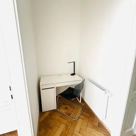 Leoben 3 3 People 4 * Leitendorf