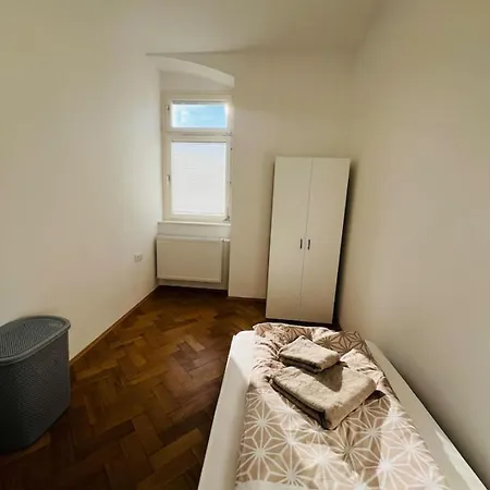 Leoben 3 3 People 4 Leitendorf